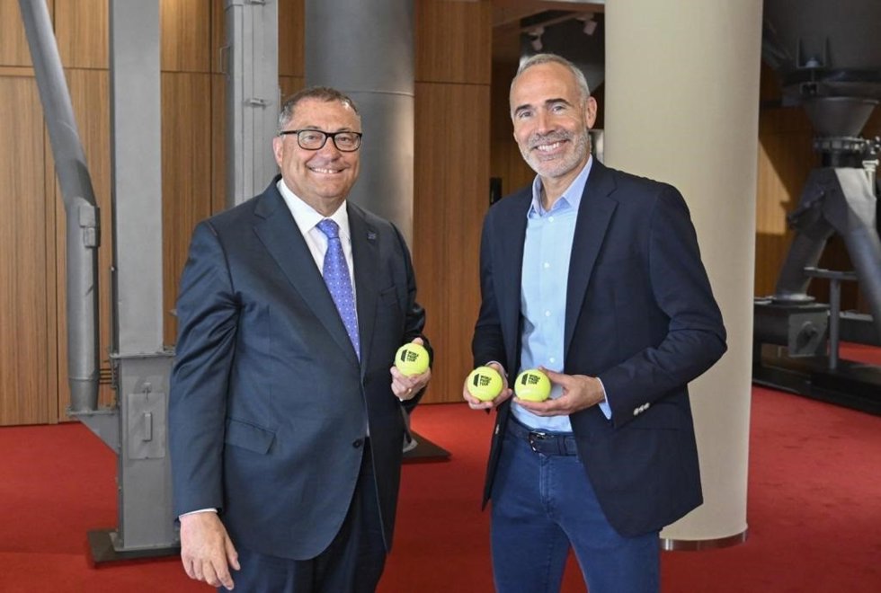 Ramón Agenjo, presidente del WPT, junto a Alex Corretja