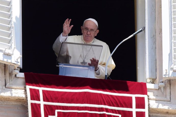 17 July 2022, Vatican, Vatican City: Pope Francis delivers the Angelus prayer from the window overlooking St. Peter's Square at the Vatican. Photo: Evandro Inetti/ZUMA Press Wire/dpa