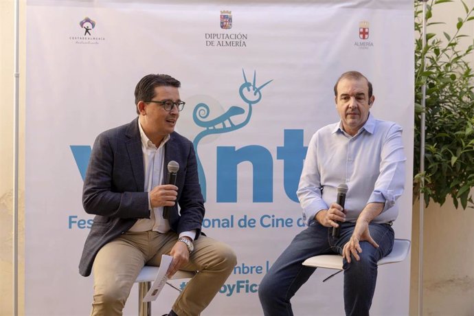 Manuel Guzmán en una imagen de archivo junto al director de Fical, Enrique Iznaola