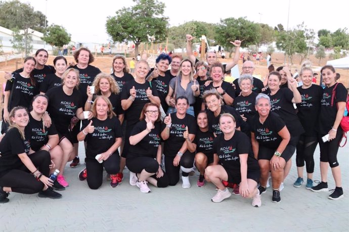 Una fiesta de convivencia, a la que ha acudido la alcaldesa de Alcalá de Guadaíra, Ana Isabel Jiménez, llenó de vida y actividades el nuevo parque.