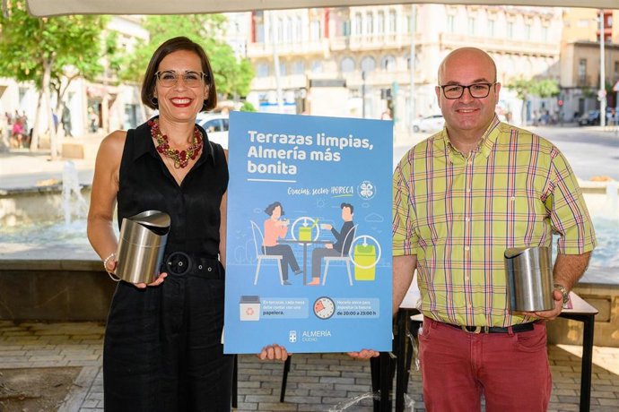 Presentación de la campaña 'Terrazas limpias' en Almería