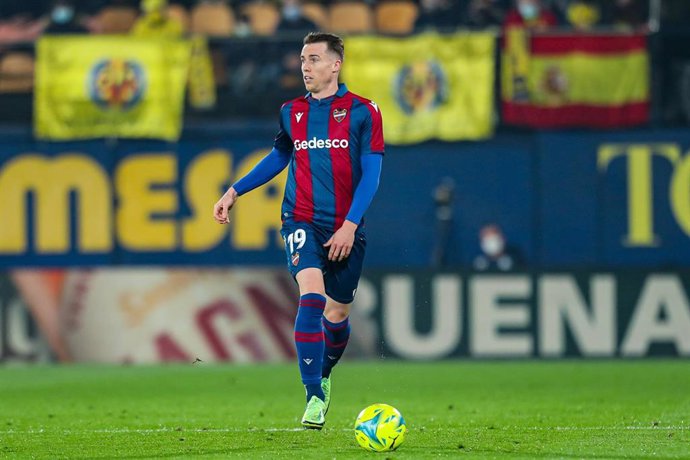 Archivo - El defensa Carlos Clerc jugará las dos próximas temporadas, hasta 2024, en el Elche CF procedente del Levante UD.