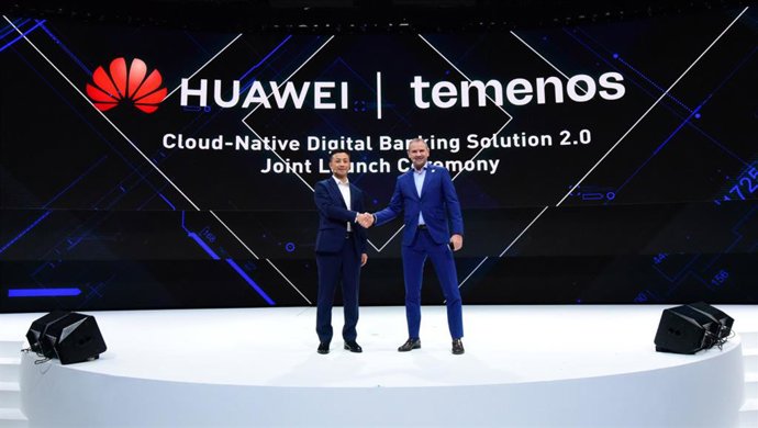 Jason Cao, CEO of Huawei Global Digital Finance & Jimmy Ng, CIO and Head of Group Technology & Operations, DBS