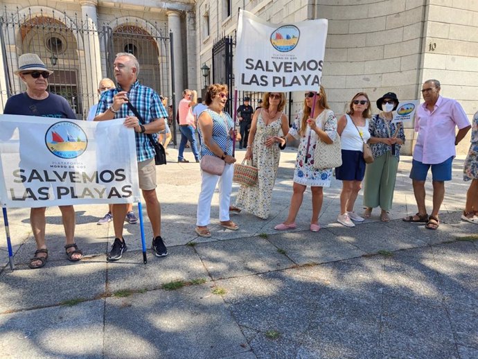 Plataformas de Oropesa (Castellón) se manifiestan ante el Ministerio de Transición Ecológica en defensa del litoral