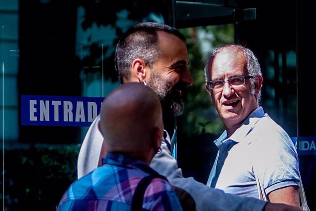 El ex jefe de ETA Miguel Albisu, alias 'Mikel Antza', con gafas, se dirige a la sede de la Audiencia Nacional (AN) de Génova para declarar como imputado por el atentado contra  Miguel Ángel Blanco, a 21 de julio de 2022, en Madrid (España). 