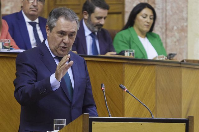 El portavoz del grupo parlamentario Socialista, Juan Espadas, durante la segunda jornada del debate de investidura del presidente de la Junta de Andalucía de la XII legislatura en el Parlamento de Andalucía, a 21 de julio de 2022 en Sevilla (Andalucía, Es