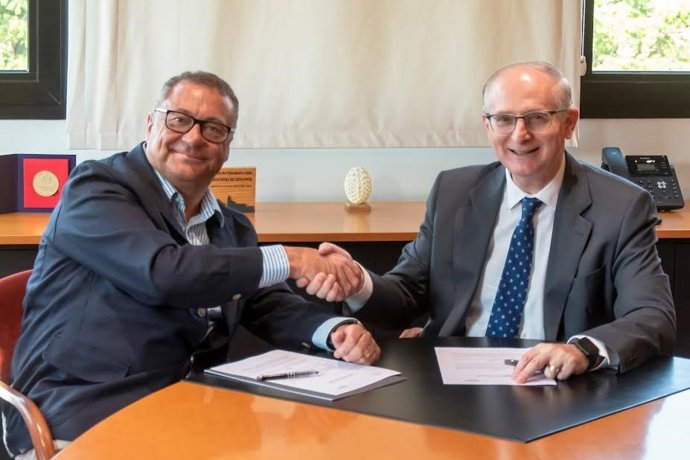 El patrón-director de la Fundación Damm, Ramon Agenjo, y el rector de la UIC Barcelona, Alfonso Méndiz, este jueves
