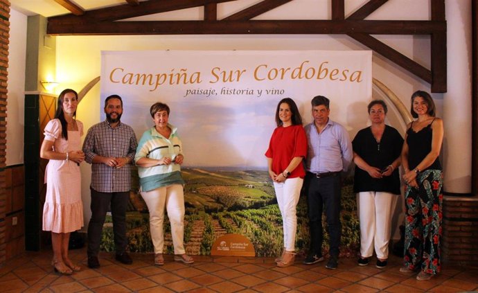 Autoridades en la presentación de los recursos turísticos de la Campiña Sur Cordobesa.