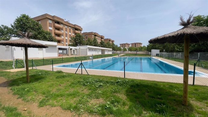 Archivo - Piscina de Las Abadias en Mérida