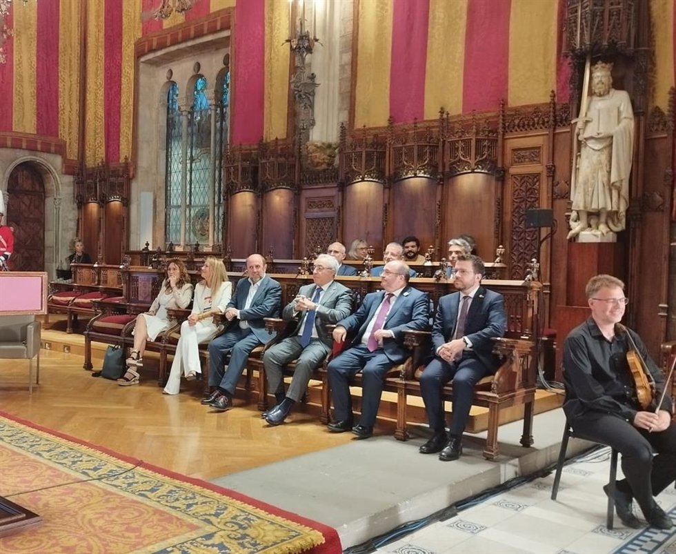 El ministro Miquel Iceta, junto a otros responsables políticos en el acto de celebración del 30 aniversario de los Juegos Olímpicos y Paralímpicos Barcelona'92