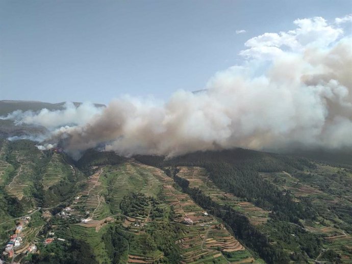 Incendio forestal en Los Realejos y San Juan de la Rambla