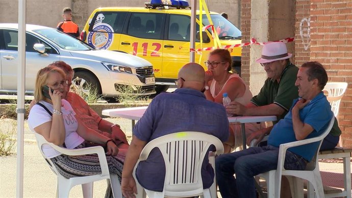 Vecinos de El Hoyo de Pinares reubicados en Las Navas del Marqués debido al incendio forestal de Cebreros.