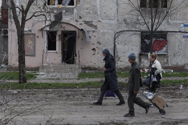 Archivo - Imagen de archivo de un edificio dañado por los ataques en Mariúpol, Ucrania.