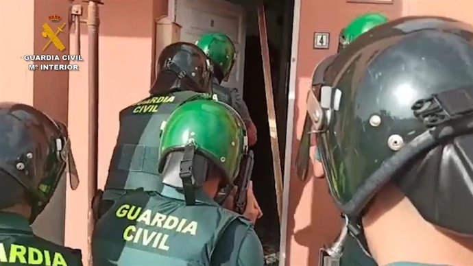 Agentes de la Guardia Civil en la operación contra la banda juvenil Dominican Dont Play en Fuerteventura