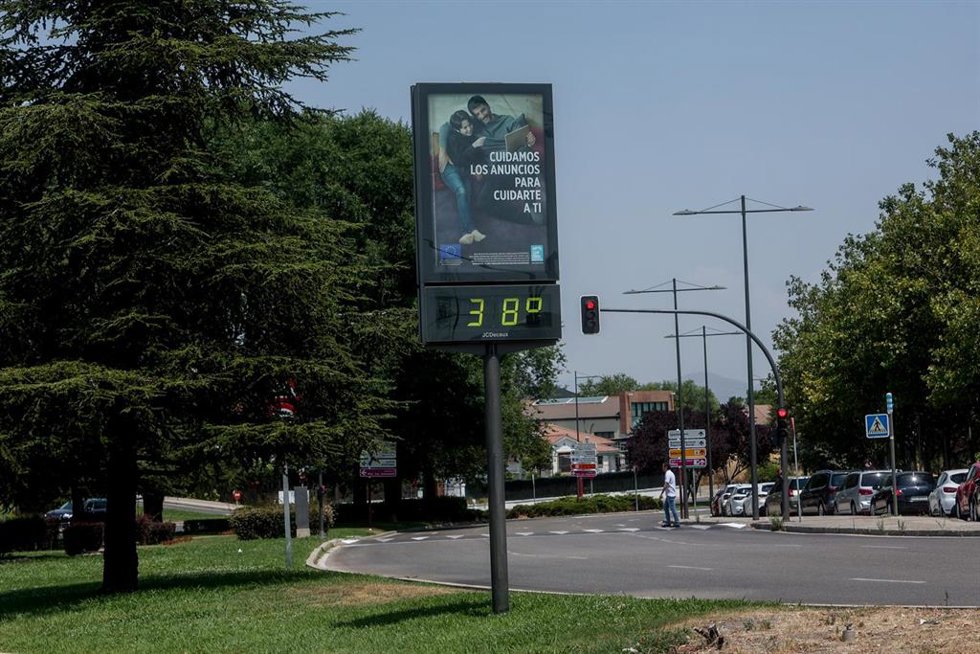Un termómetro marca 38 