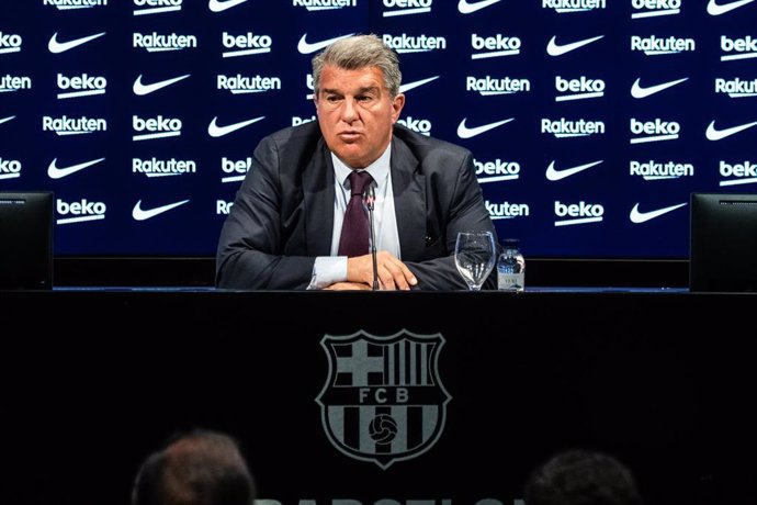 Archivo - Joan Laporta, presidente del FC Barcelona, durante una rueda de prensa