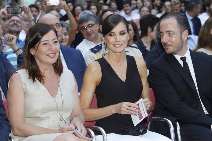 Archivo - La Reina Letizia y la presidenta de Baleares Francina Armengol en la inauguración de la 9 edición del Atlántida Film Fest en Palma.