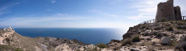 Archivo - Frente litoral del parque natural de Cabo de Gata-Níjar, en Almería, en el que se instalarán los 20 aerongeneradores de 'Mar de Ägata'