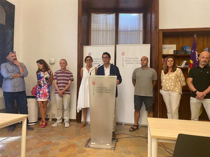 El conseller de Trabajo, Iago Negueruela, en rueda de prensa tras reunirse con cooperativas de Baleares