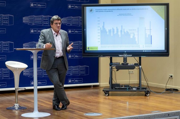 El ministro de Inclusión, Seguridad Social y Migraciones, José Luis Escrivá, presenta los datos del avance quincenal de afiliación a la Seguridad Social, en la sede del Ministerio, a 20 de julio de 2022, en Madrid (España).  