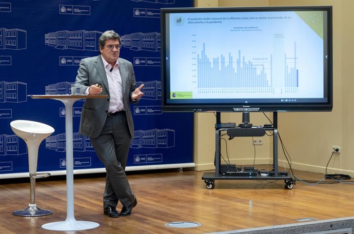 El ministro de Inclusión, Seguridad Social y Migraciones, José Luis Escrivá, presenta los datos del avance quincenal de afiliación a la Seguridad Social, en la sede del Ministerio, a 20 de julio de 2022, en Madrid (España).  