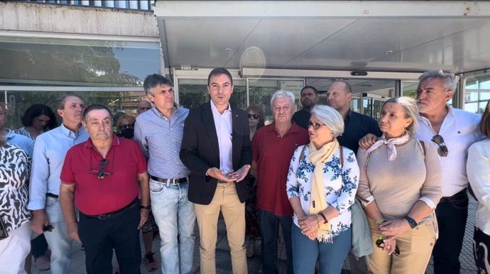 El secretario general del PSOE-M, Juan Lobato, visita Majadahonda.