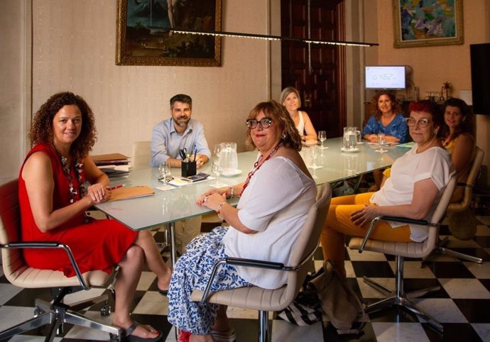 La presidenta del Consell de Mallorca, Catalina Cladera, en la reunión de este viernes.