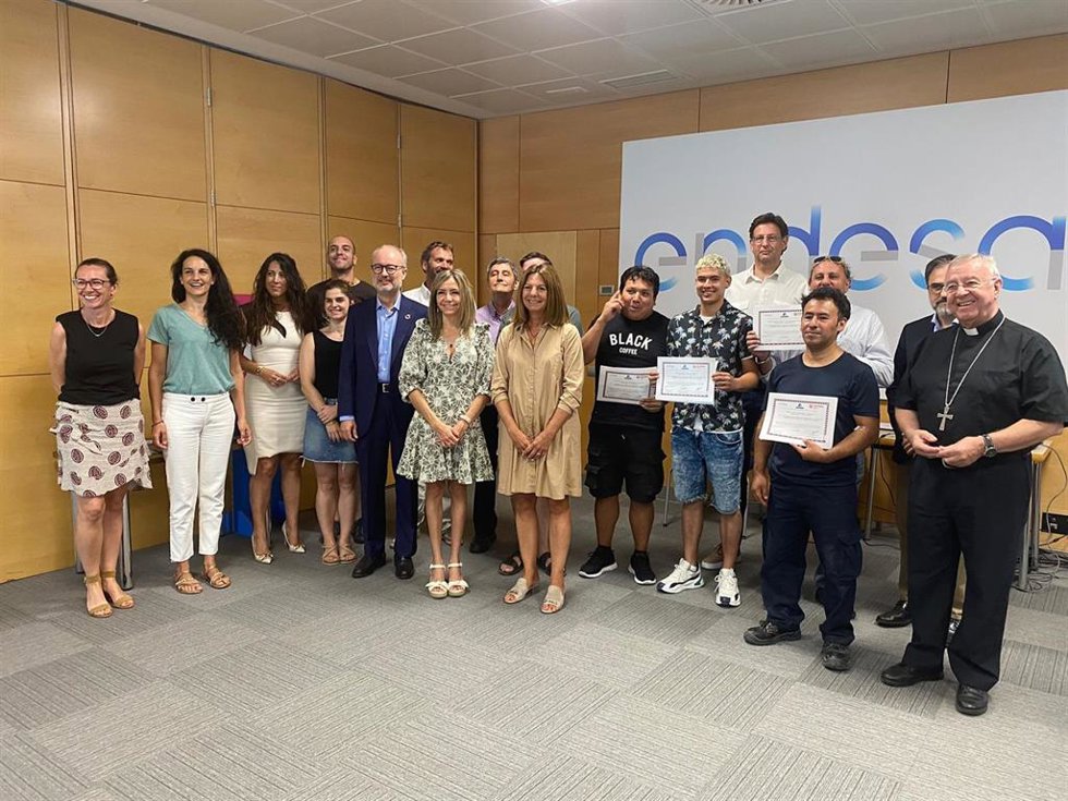 Las entidades colaboradoras junto a los alumnos del curso.