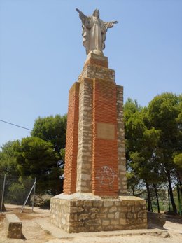 Estatua del Sagrado Corazón de la localidad de Fuentes de Ebro