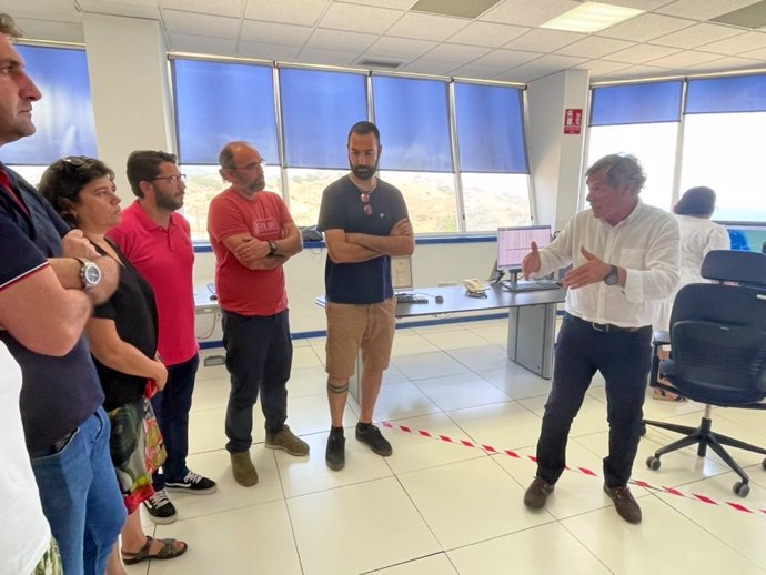 Visita de IU al centro de Tarifa Tráfico de SASEMAR