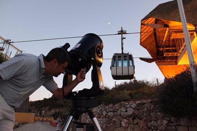 Archivo - El telescopio de 'Ciencia al fresquito', en una foto de archivo.