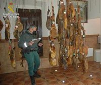 Intervenidos 624 jamones y 16 paletas no aptos para el consumo en Jabugo y Santa Olalla (Huelva)