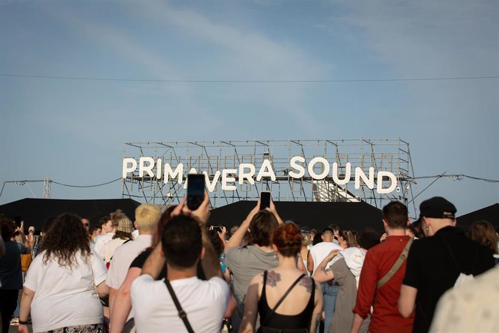 Archivo - Un grupo de personas durante la primera jornada del Festival Primavera Sound Barcelona