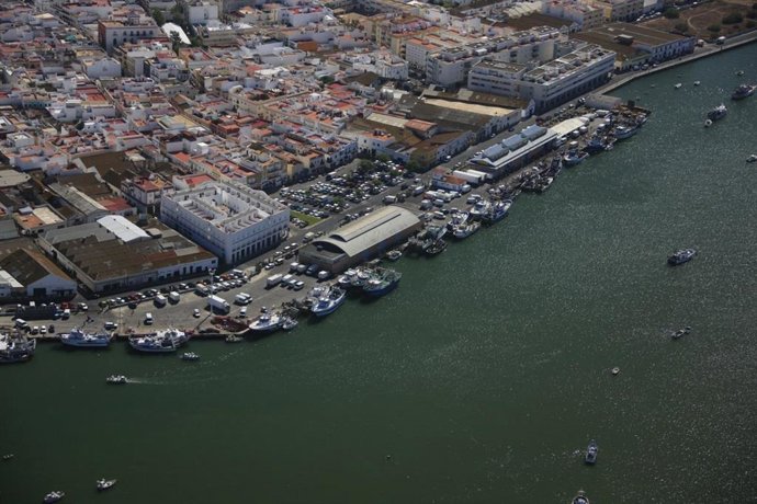 Imagen aérea de la zona del puerto de Isla Cristina.
