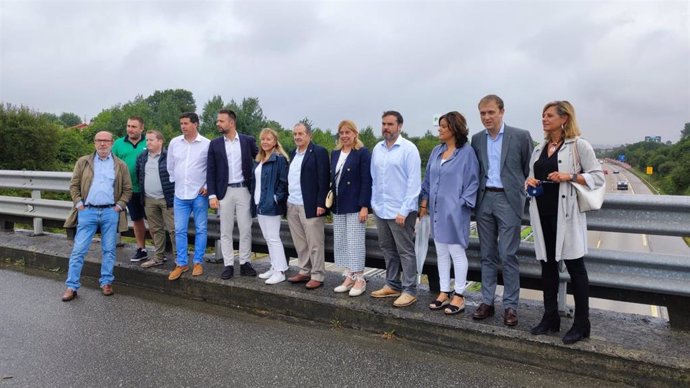 Representantes del PP en diferentes administraciones visitan las obras del tercer carril de la Y.