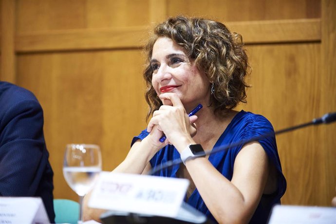 La ministra de Hacienda, María Jesús Montero, inaugura el curso de verano, El cumplimiento tributario , en la Universidad Internacional Menéndez Pelayo (UIMP), a 6 de julio de 2022, en Santander, Cantabria (España). Los Cursos de Verano de 2022 de la 