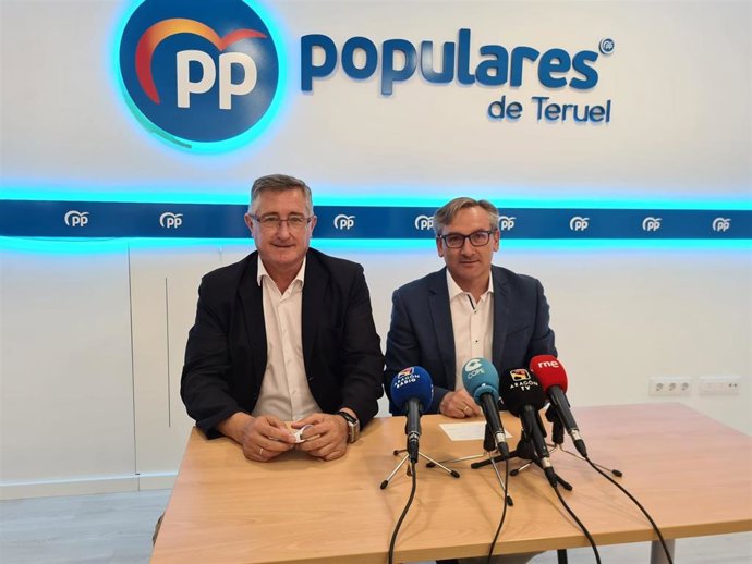 El senador del PP por Teruel, Manuel Blasco, y el presidente del PP Teruel, Joaquín Juste.