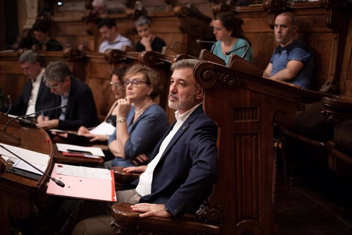 El primer teniente de alcalde de Barcelona, Jaume Collboni, durante el pleno de este viernes