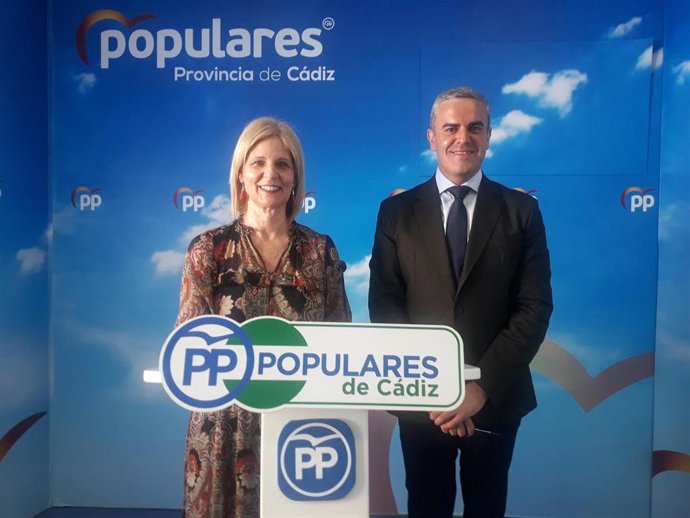 Archivo - Los diputados del PP María José García-Pelayo y Pepe Ortiz.