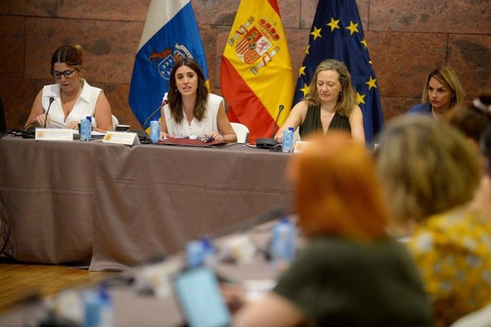 Irene Montero preside la reunión de la Conferencia Sectorial de Igualdad en Tenerife.