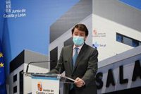 Mañueco muestra su agradecimiento "eterno e infinito" a los equipos de extinción de incendios