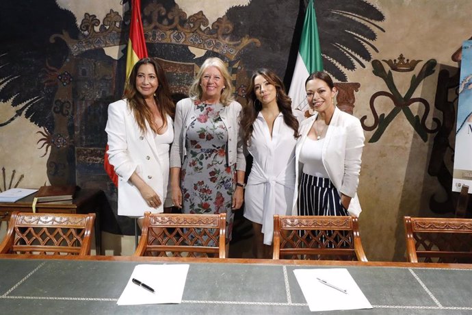 La regidora ha firmado un convenio junto a las impulsoras de Fundación Global Gift, la empresaria y filántropa María Bravo y la actriz Eva Longoria.