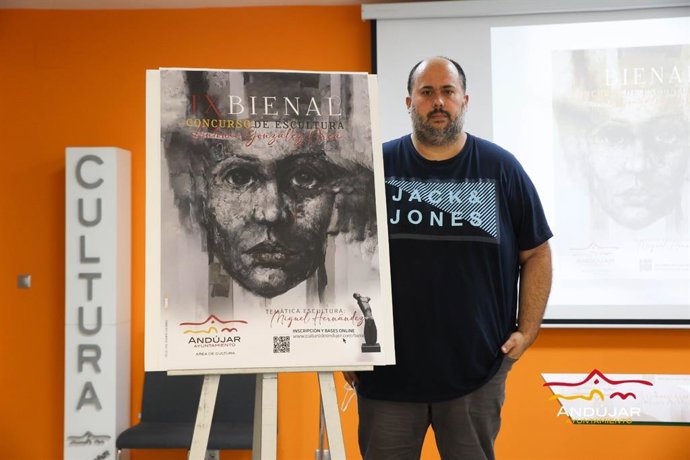 Cazalilla presenta la IX Bienal de Escultura Antonio González Orea.