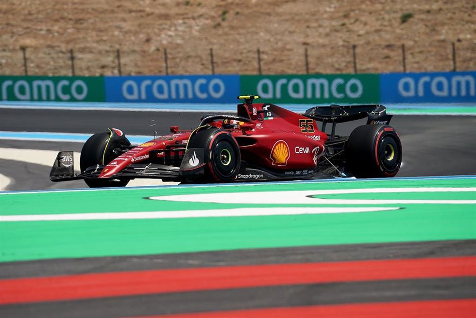 El piloto español Carlos Sainz (Ferrari), durante los entrenamientos libres del Gran Premio de Francia 2022. 