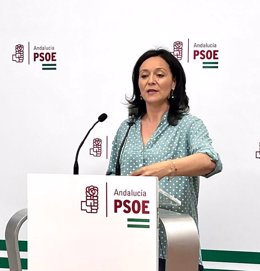 La secretaria general del PSOE de Córdoba, Rafi Crespín, en la sede de su partido.