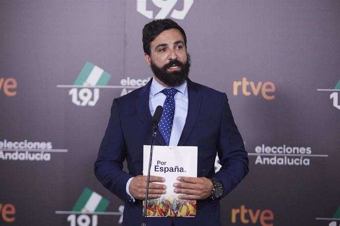 Archivo - El senador de Vox por Andalucía Jacobo González Robatto, en una foto de archivo.