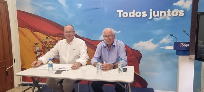 Miguel Tellado y Juan José Imbroda presidiendo la Junta Directiva Regional del PP de Melilla