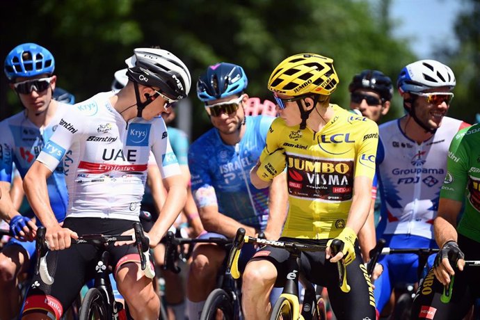 El ciclista esloveno Tadej Pogacar (UAE Team Emirates) y el danés Jonas Vingegaard (Jumbo-Visma)