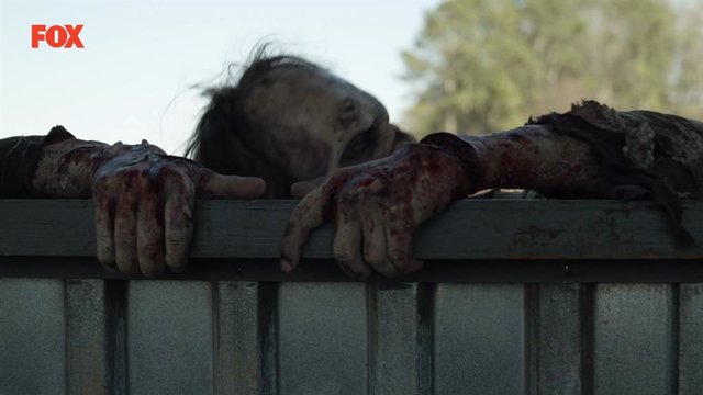 SDCC 2022: Sangriento tráiler del final de The Walking Dead con zombies evolucionados