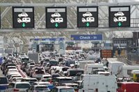 Francia y Reino Unido se culpan mutuamente de los enormes atascos en el puerto de Dover